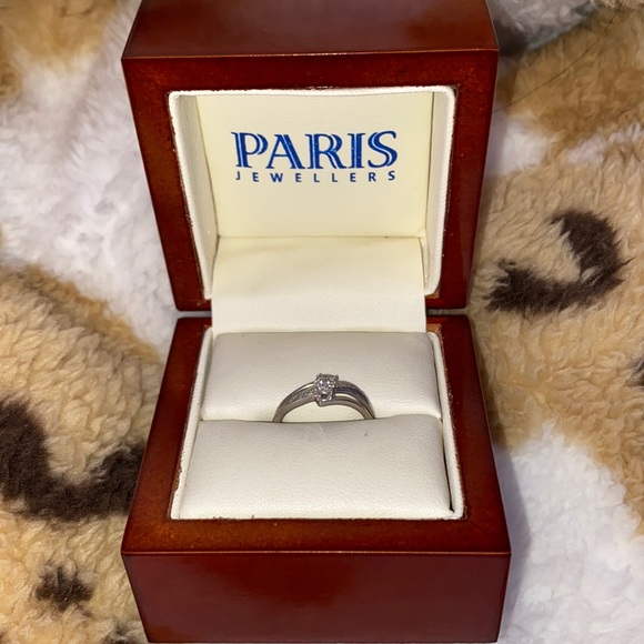 Paris Jewellers 10kt White Gold .10 Carat Diamond - Picture 3 of 5